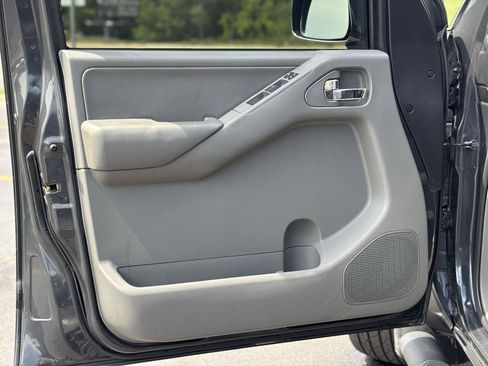 Used 2011 Nissan Frontier SL AWD/4WD image 14