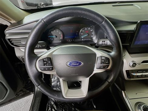 Used 2023 Ford Explorer XLT w/ Equipment Group 202A image 11
