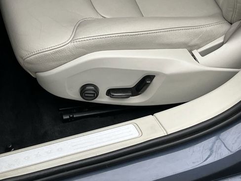 Used 2019 Volvo S60 T6 Momentum w/ Premium Package image 10