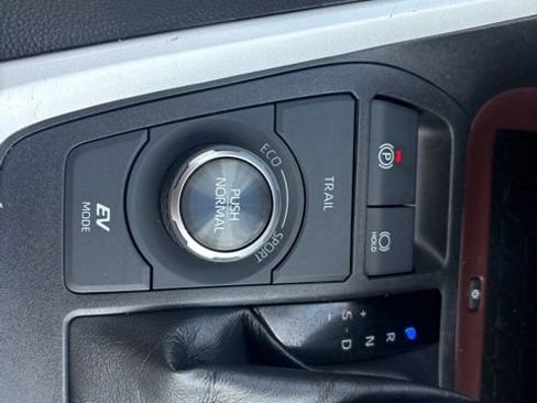 Used 2022 Toyota RAV4 Limited AWD/4WD image 31