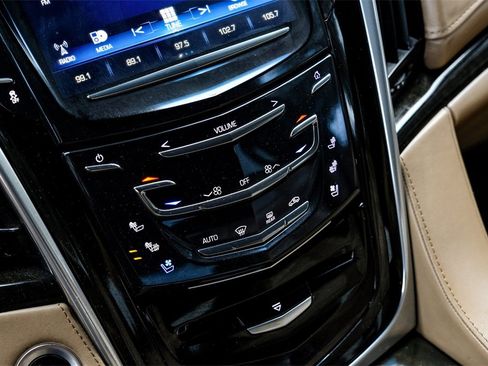 Used 2019 Cadillac Escalade Platinum image 27