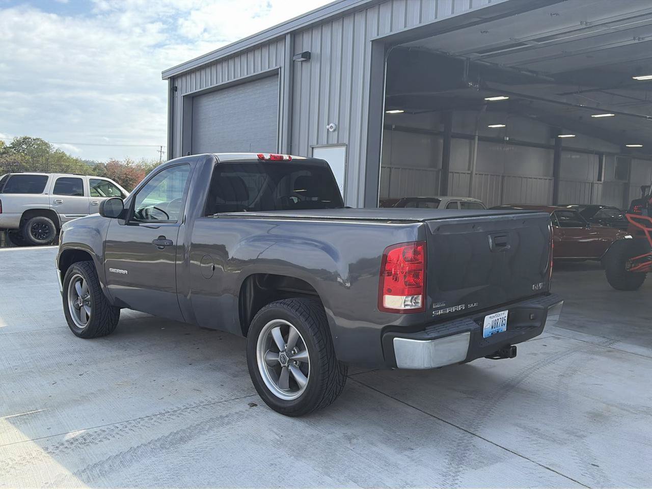 Used 2010 GMC Sierra 1500 SLE RWD image 3