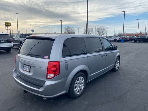 Used 2020 Dodge Grand Caravan SE image 6