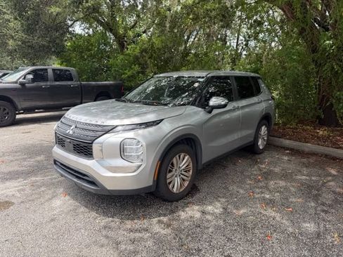 Used 2022 Mitsubishi Outlander ES FWD image 6