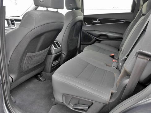 Used 2020 Kia Sorento LX image 17