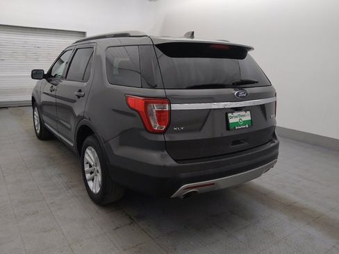 Used 2017 Ford Explorer XLT image 5