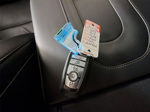 Used 2025 Ford Expedition Platinum image 36