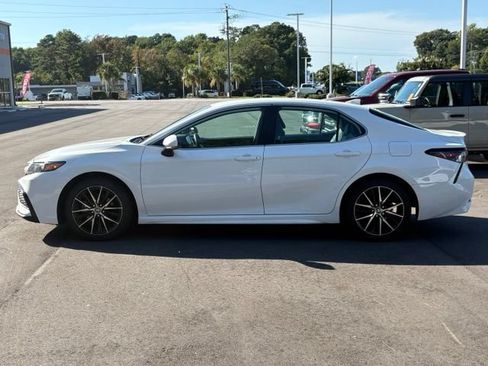 Used 2024 Toyota Camry SE FWD image 2