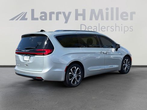 New 2026 Chrysler Pacifica Pinnacle FWD image 6