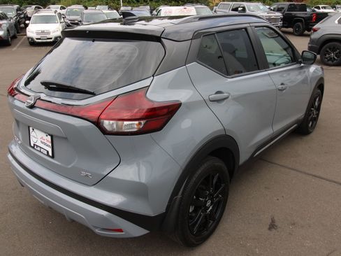 Used 2023 Nissan Kicks SR image 5