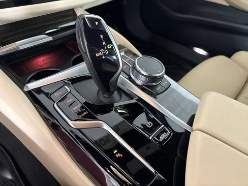 Used 2023 BMW 530i w/ Convenience Package RWD image 22