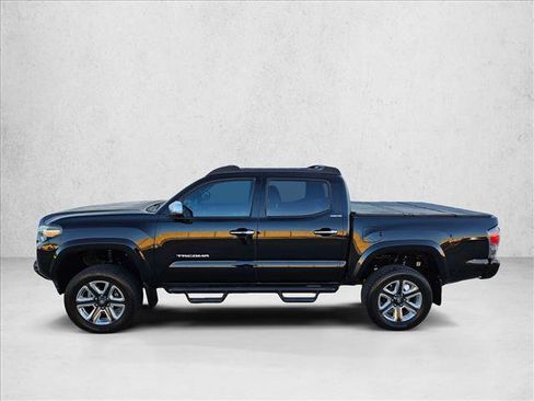 Used 2016 Toyota Tacoma Limited w/ Towing Package image 8