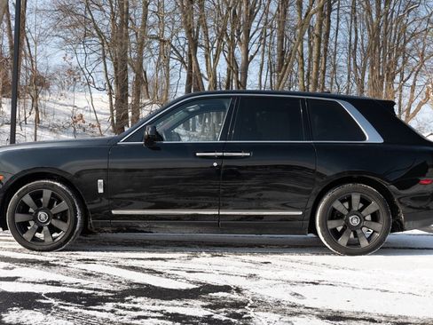 Used 2019 Rolls-Royce Cullinan image 2