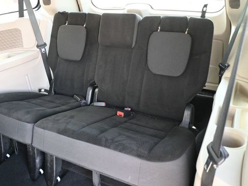 Used 2019 Dodge Grand Caravan SE w/ UConnect Hands-Free Group FWD image 17