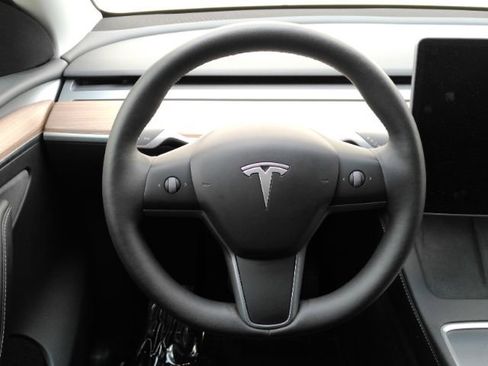 Used 2025 Tesla Model Y Long Range AWD/4WD image 30