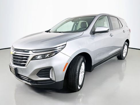 Used 2024 Chevrolet Equinox LT image 3