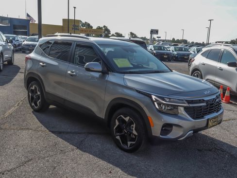 Used 2025 Kia Seltos S FWD image 3