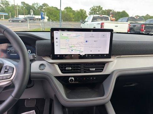 New 2026 Ford Explorer Active RWD image 18