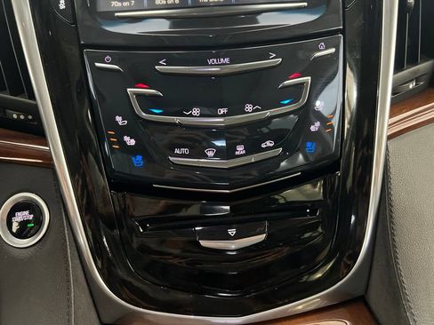 Used 2018 Cadillac Escalade Premium Luxury AWD/4WD image 17