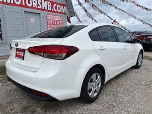 Used 2017 Kia Forte LX image 8