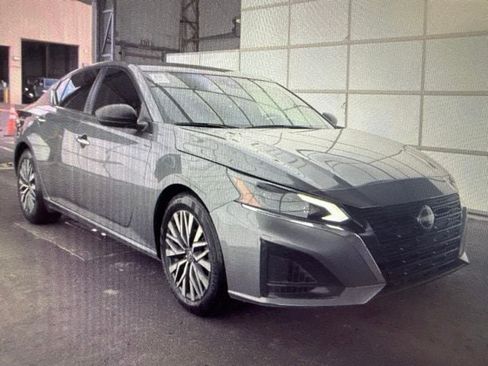 Used 2024 Nissan Altima 2.5 SV FWD image 1