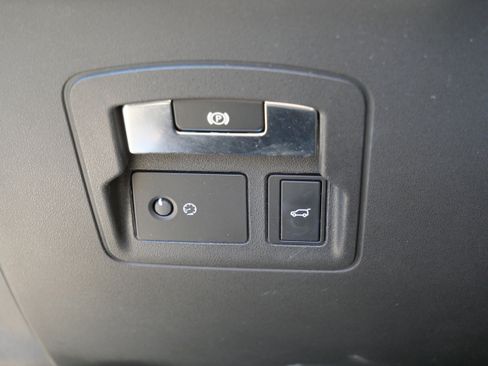 Used 2019 Land Rover Range Rover Velar S AWD/4WD image 20