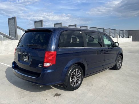 Used 2017 Dodge Grand Caravan SXT FWD image 5