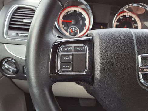 Used 2017 Dodge Grand Caravan SXT image 23