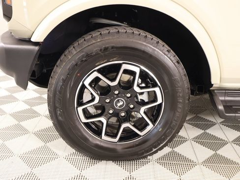 Used 2025 Ford Bronco Outer Banks AWD/4WD image 18