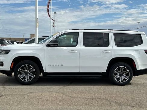 Certified 2024 Jeep Wagoneer Series II w/ Flexible Seating Group RWD image 11