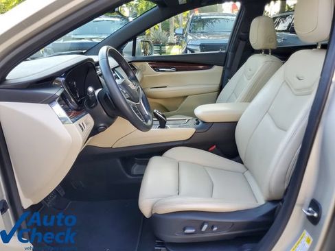 Used 2017 Cadillac XT5 Luxury w/ Driver Awareness Package FWD image 17