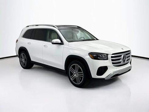 Used 2024 Mercedes-Benz GLS 450 4MATIC image 3