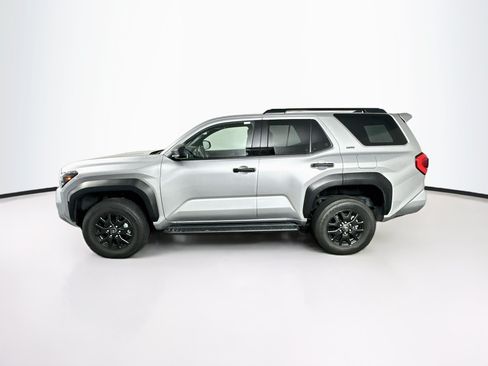Used 2025 Toyota 4Runner SR5 AWD/4WD image 4