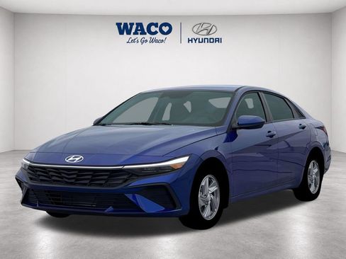 Used 2026 Hyundai Elantra SE w/ Cargo Package FWD image 3
