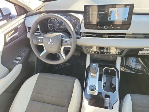 New 2026 Mitsubishi Outlander SE image 16