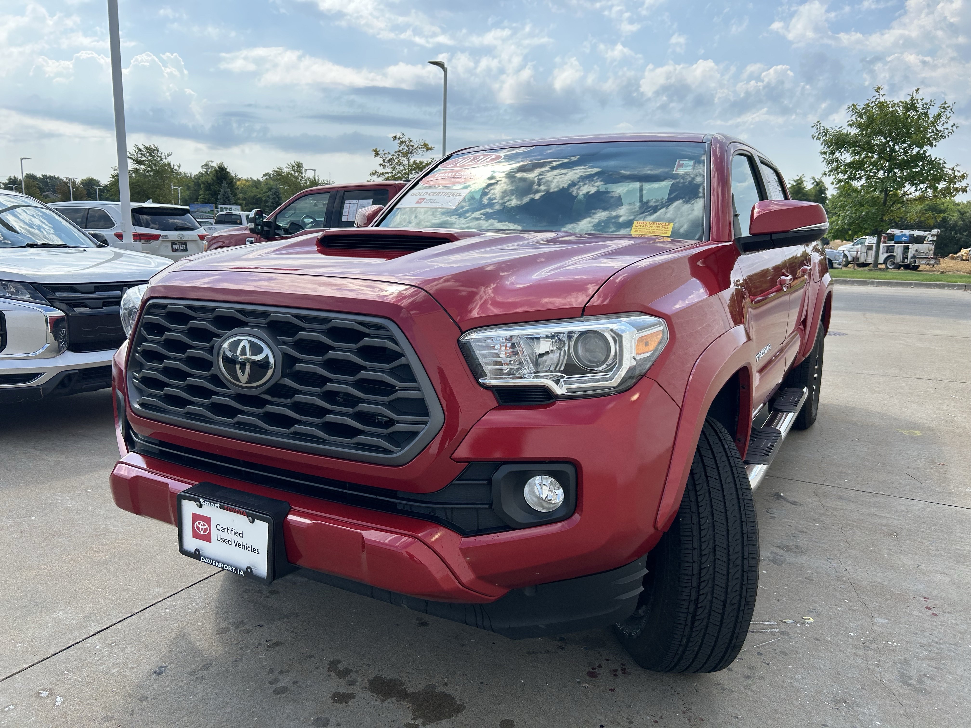Used 2020 Toyota Tacoma TRD Sport w/ Technology Package AWD/4WD image 3