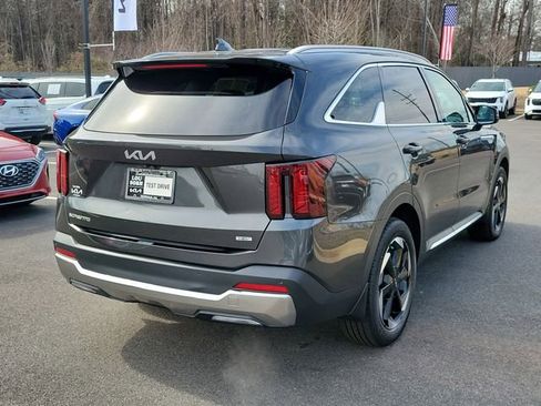 Certified 2025 Kia Sorento EX AWD/4WD image 4