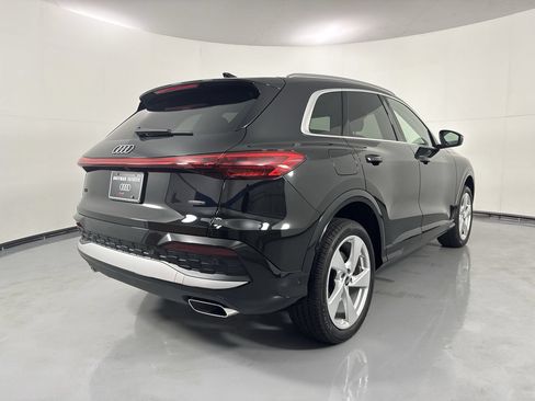 Used 2025 Audi Q5 Premium Plus w/ Premium Plus AWD/4WD image 36