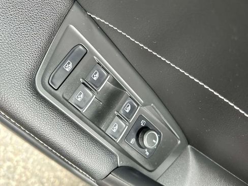 Used 2022 Volkswagen Tiguan SEL R-Line AWD/4WD image 18