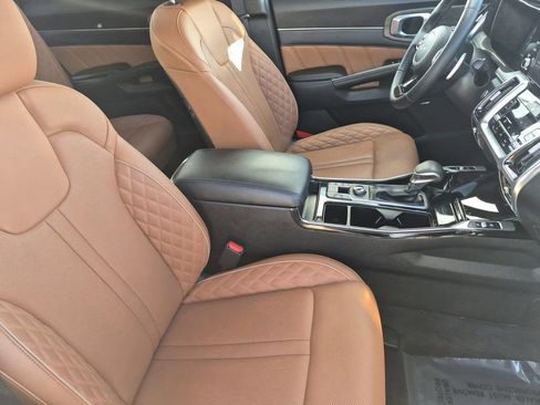 Certified 2022 Kia Sorento SX Prestige w/ Rust Color Package image 17