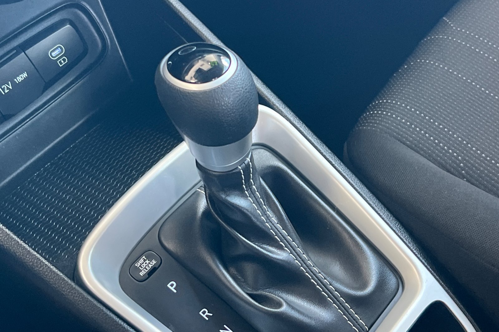 Used 2025 Hyundai Venue SE FWD image 18