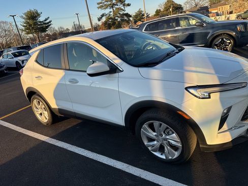 Used 2025 Buick Encore GX Preferred w/ Comfort Package image 2