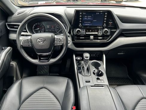 Used 2021 Toyota Highlander XSE FWD image 19
