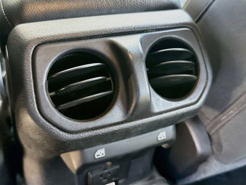Used 2022 Jeep Wrangler Unlimited Sport w/ Sun And Sound Package AWD/4WD image 28