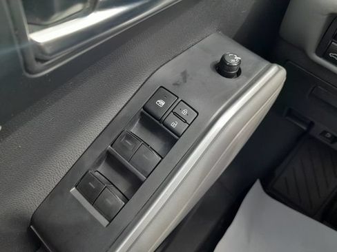 Used 2021 Toyota Highlander XLE AWD/4WD image 36