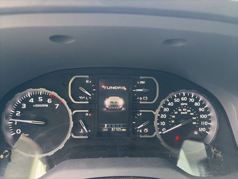 Used 2018 Toyota Tundra SR5 w/ SR5 Upgrade Package image 12