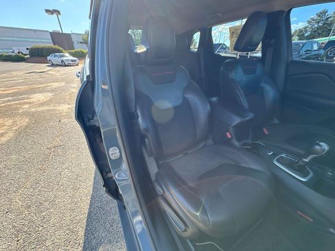 Used 2015 Jeep Cherokee Trailhawk w/ Cold Weather Group AWD/4WD image 16