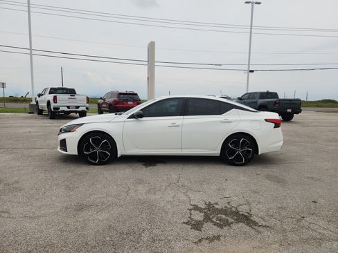 Used 2024 Nissan Altima 2.5 SR FWD image 4