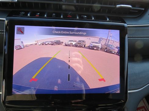 Used 2023 Jeep Grand Cherokee Limited image 22