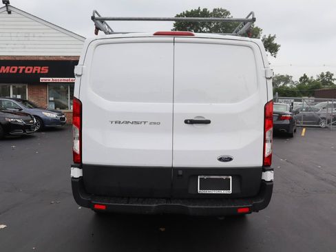 Used 2022 Ford Transit 250 Low Roof RWD image 4